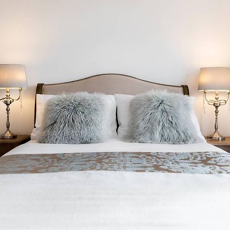 The Bluebird - One Bedroom Apartment In Watford 왓퍼드 외부 사진